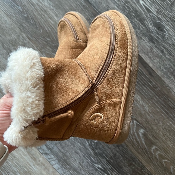 Billy Footwear Other - BILLY Little Kid 1 unisex Cozy Boot Inclusive, Zip On Shoe Natural